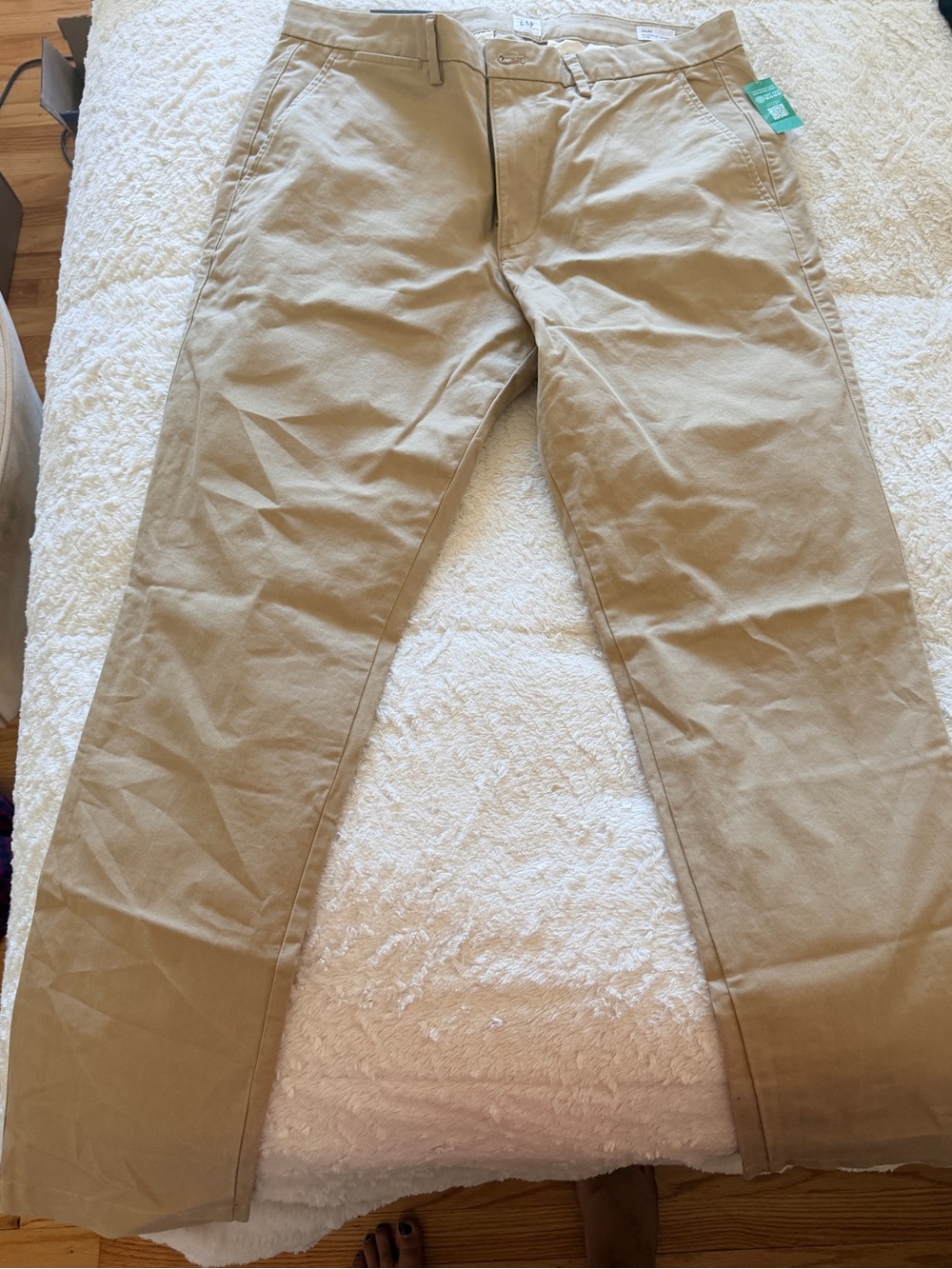 GAP Men's Tan Khaki Chino Pants